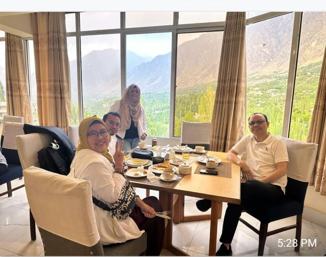 Hilltop Hotel, Hunza Karimabad  Экстерьер фото