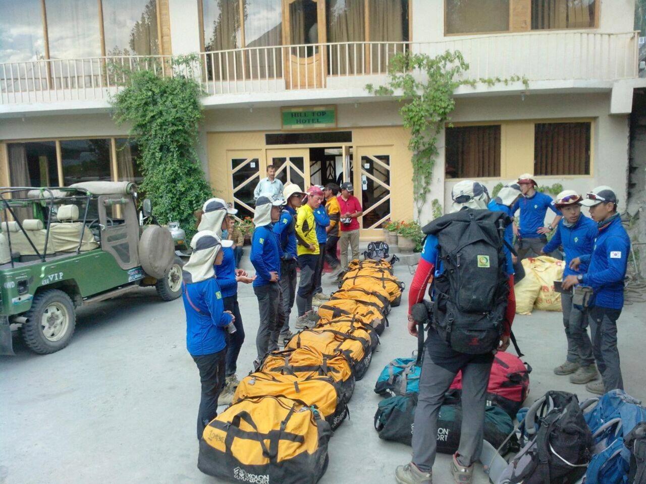 Hilltop Hotel, Hunza Karimabad  Экстерьер фото