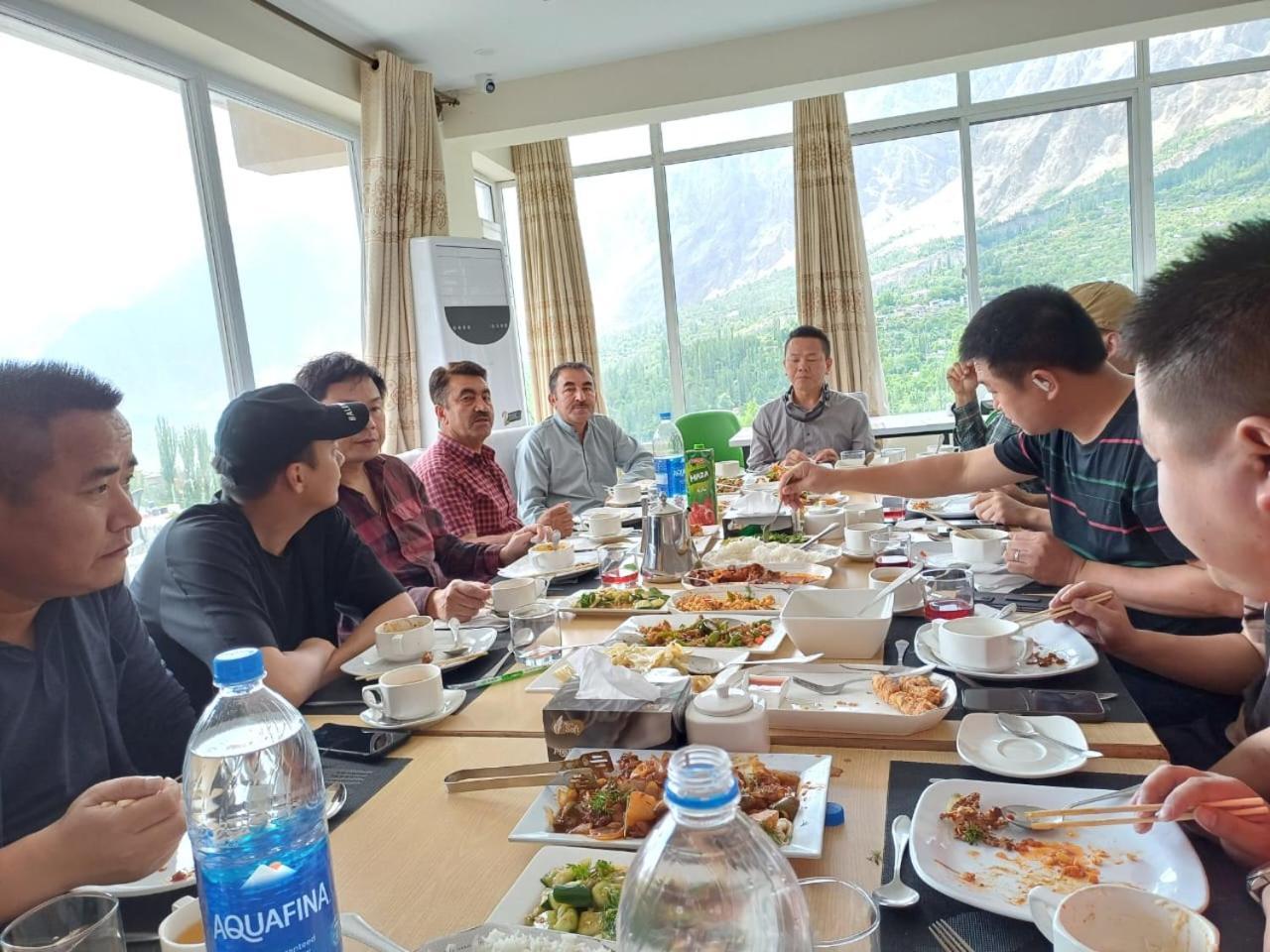 Hilltop Hotel, Hunza Karimabad  Экстерьер фото