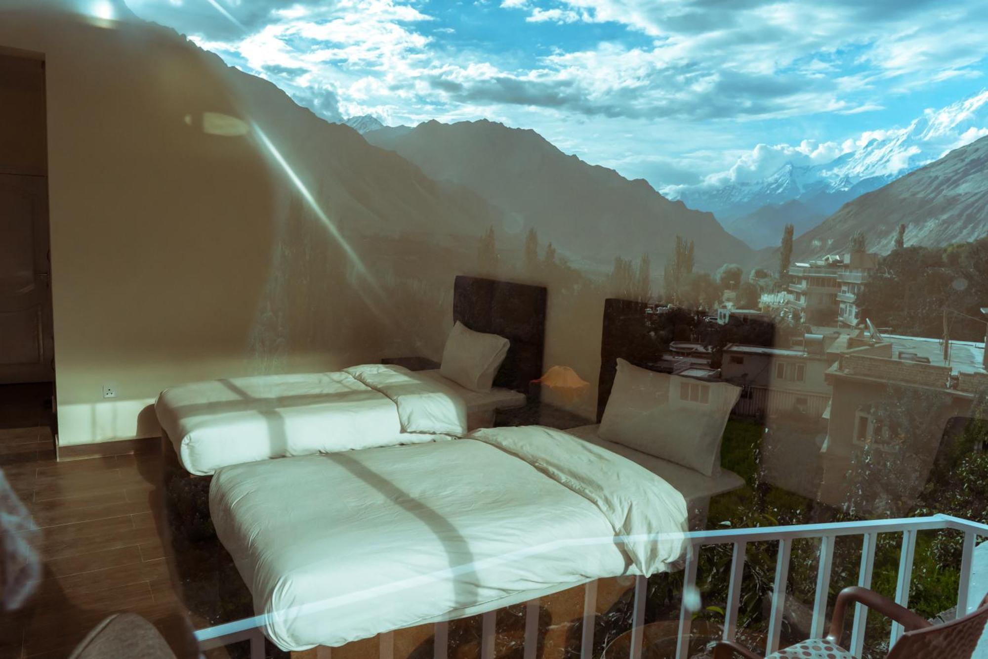 Hilltop Hotel, Hunza Karimabad  Экстерьер фото