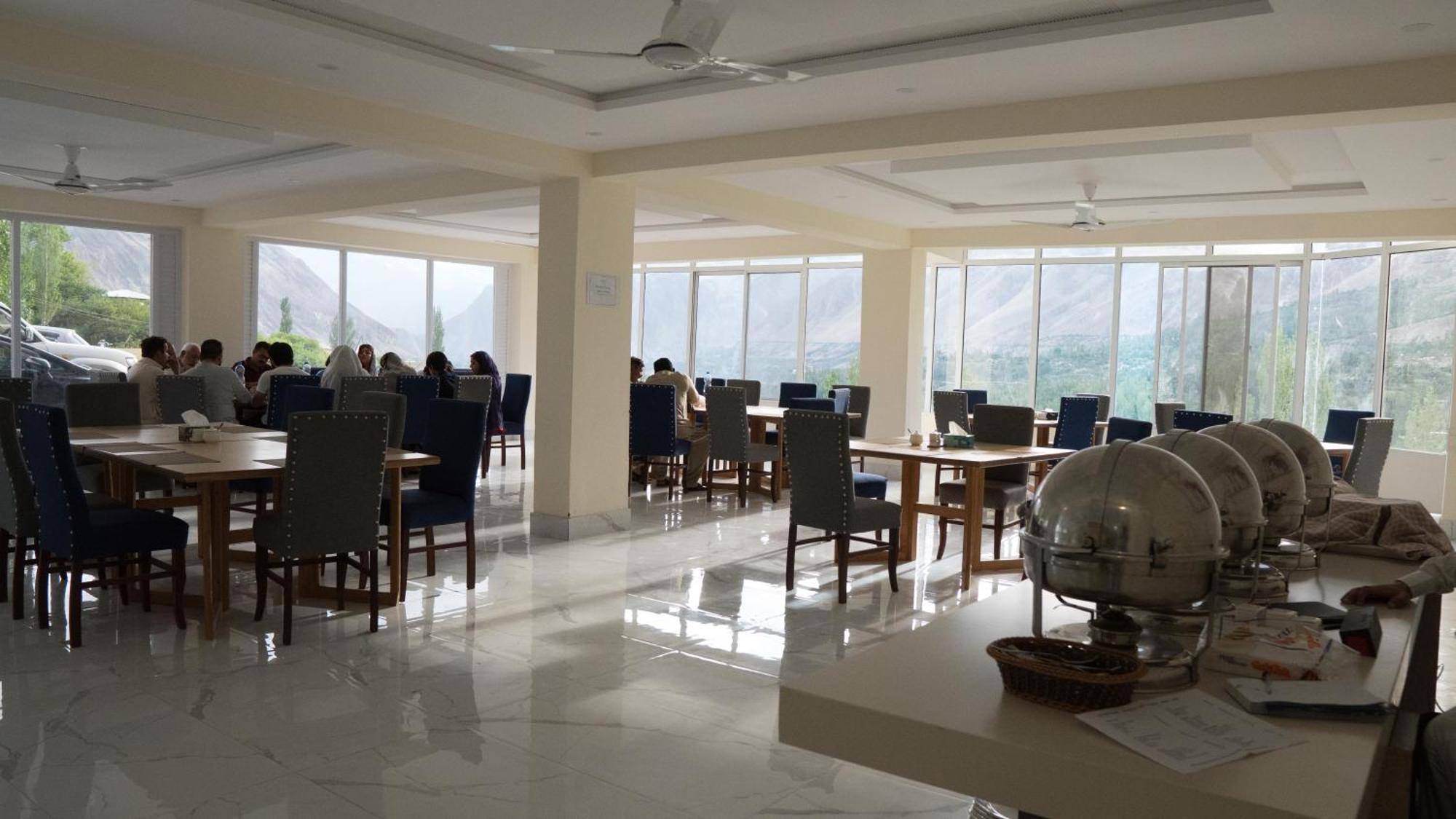 Hilltop Hotel, Hunza Karimabad  Экстерьер фото
