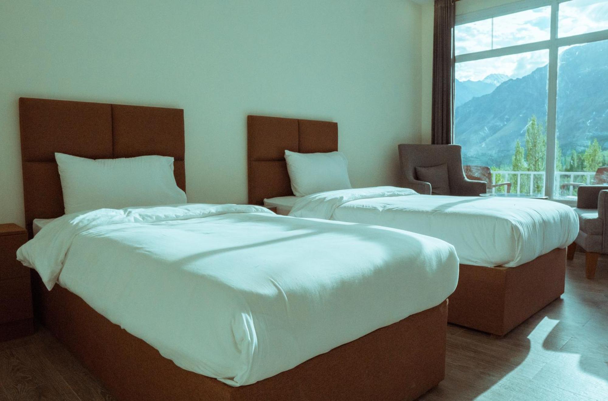 Hilltop Hotel, Hunza Karimabad  Экстерьер фото